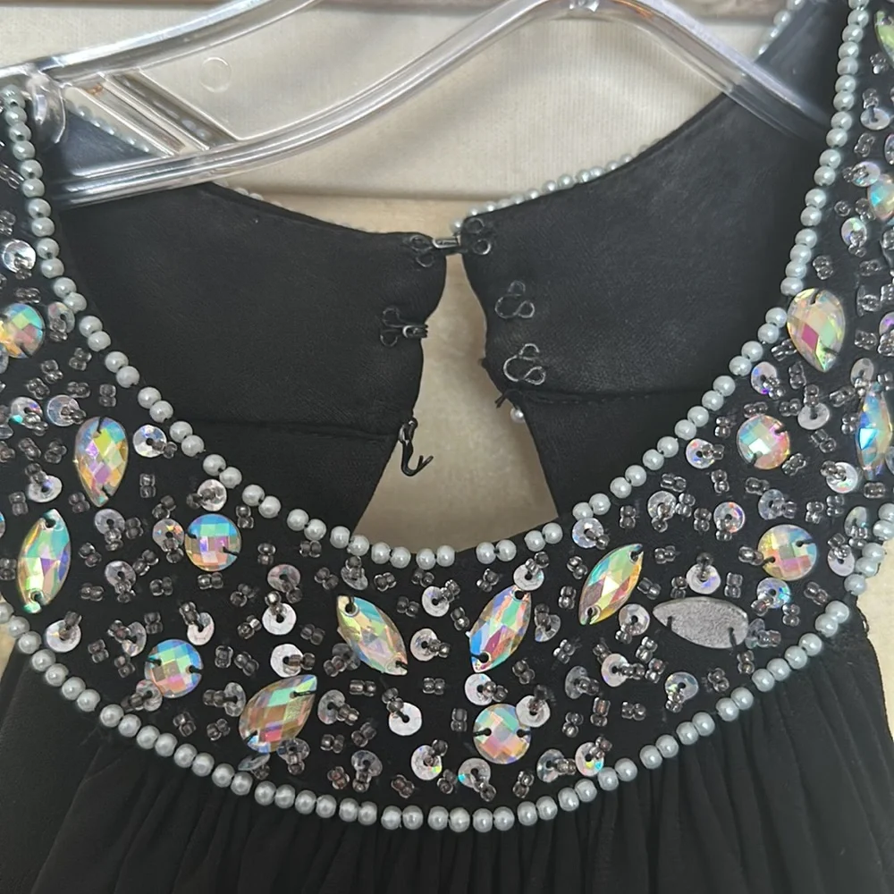 Dress - Picture 7 of 10